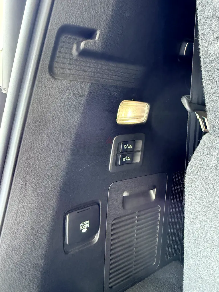 Toyota Land Cruiser VXR 2022 GCC Specs - Image 13