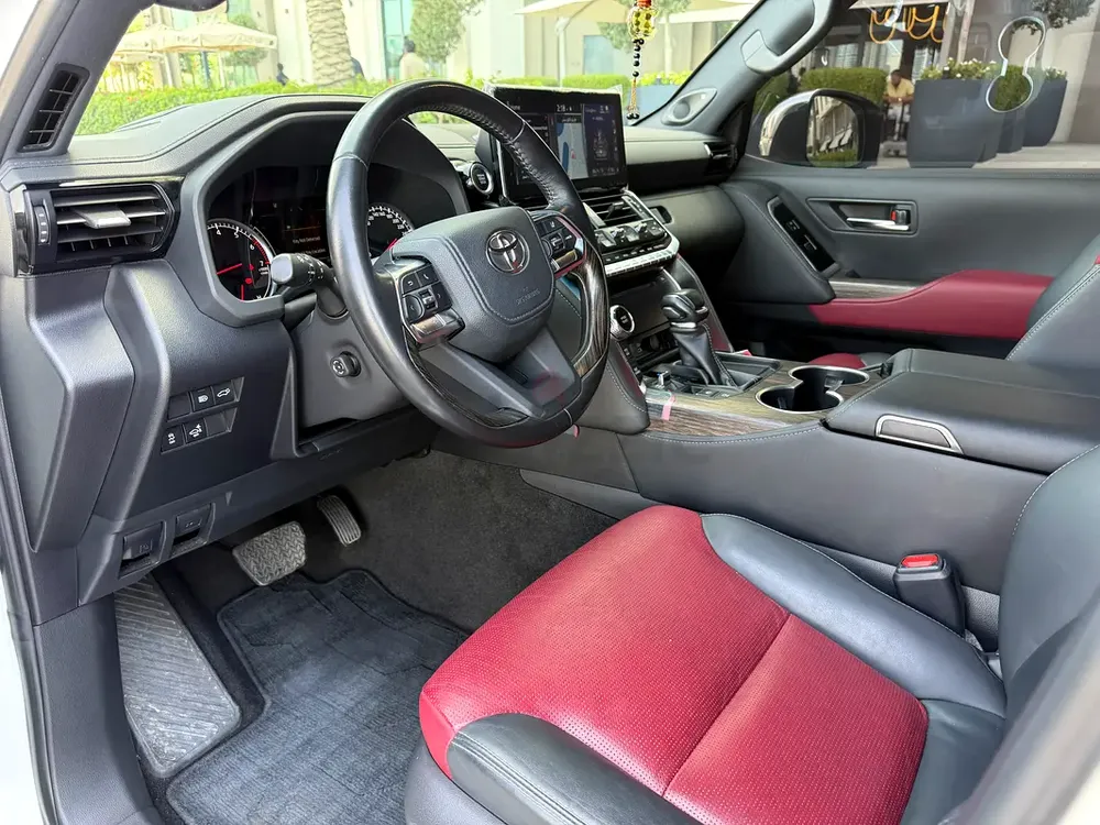 Toyota Land Cruiser VXR 2022 GCC Specs - Image 9