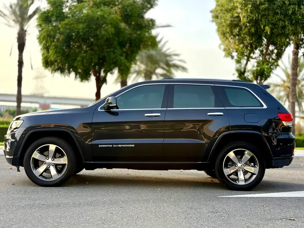 JEEP OVERLAND 5.7 / GCC/ HEMI - V8/ 2015 / GCC / AGENCY MAINTAINED / 2 KEYS/ DIRECT OWNER - Image 4