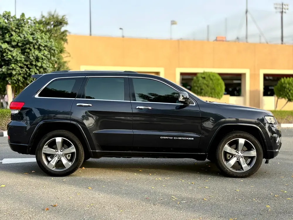 JEEP OVERLAND 5.7 / GCC/ HEMI - V8/ 2015 / GCC / AGENCY MAINTAINED / 2 KEYS/ DIRECT OWNER - Image 5