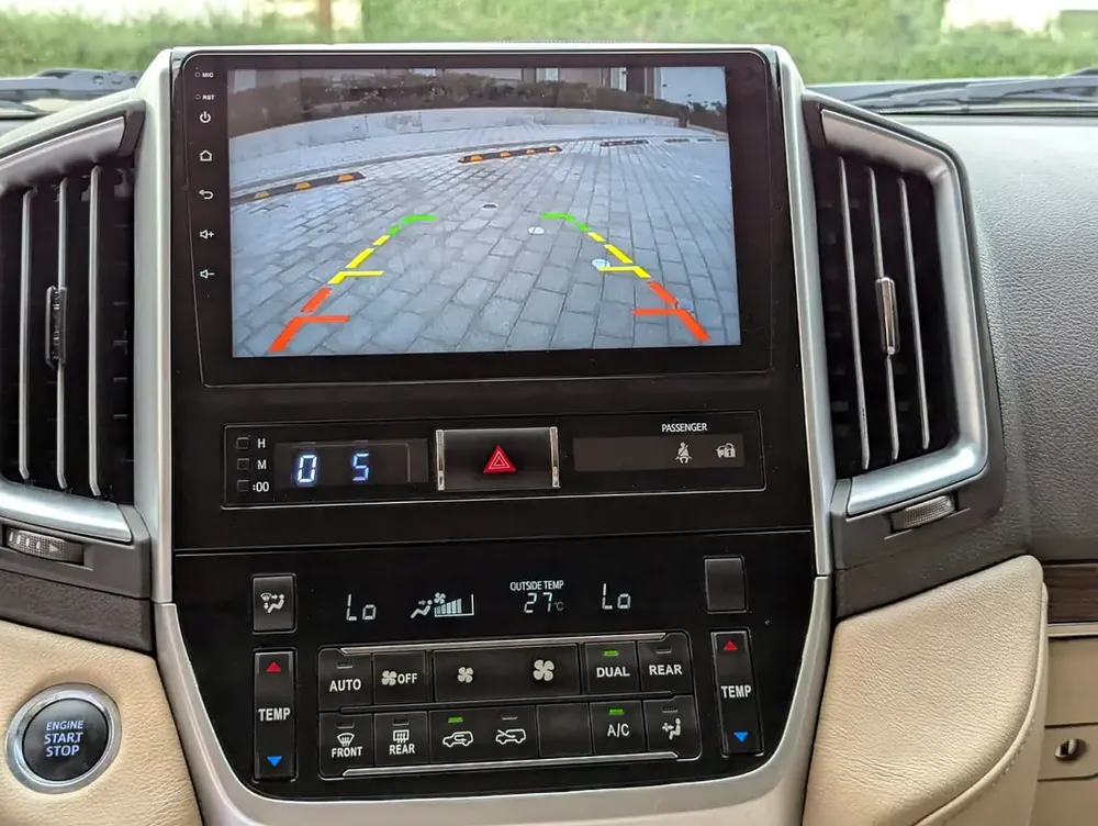 TOYOTA LAND CRUISER 2019 DIESEL V8 D-4D GCC ACCIDENT FREE IN EXCELLENT CONDITION - Image 12