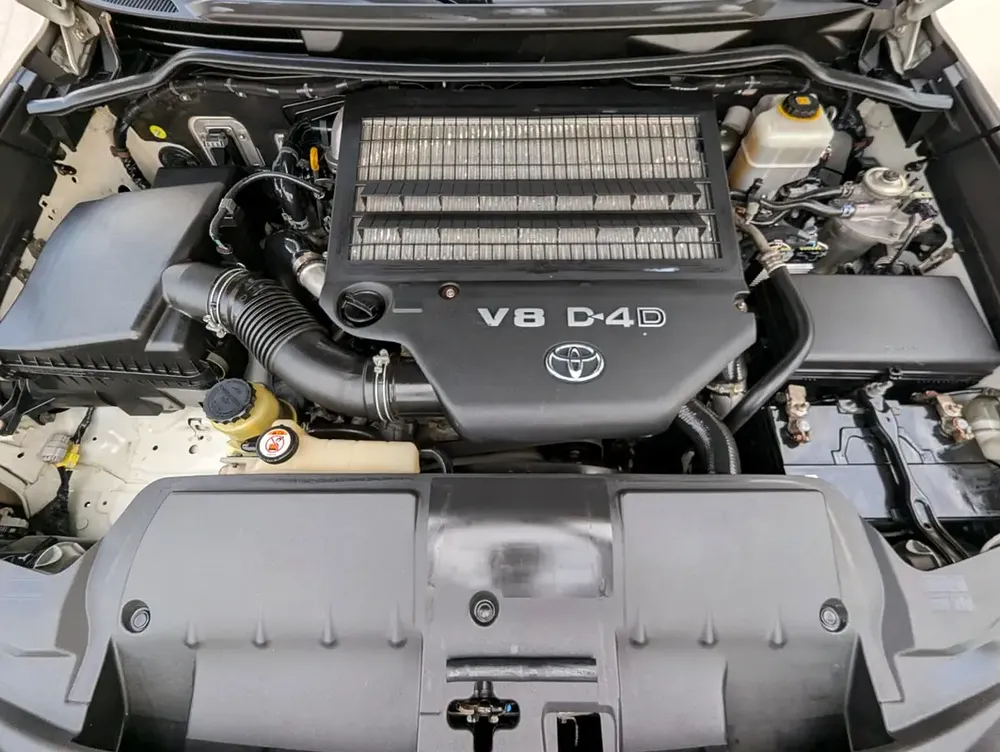 TOYOTA LAND CRUISER 2019 DIESEL V8 D-4D GCC ACCIDENT FREE IN EXCELLENT CONDITION - Image 13