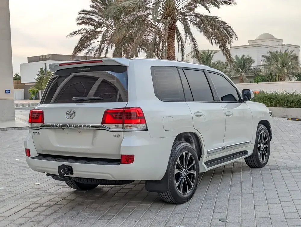 TOYOTA LAND CRUISER 2019 DIESEL V8 D-4D GCC ACCIDENT FREE IN EXCELLENT CONDITION - Image 15