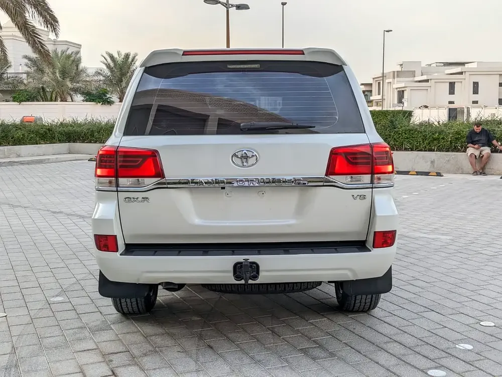 TOYOTA LAND CRUISER 2019 DIESEL V8 D-4D GCC ACCIDENT FREE IN EXCELLENT CONDITION - Image 19