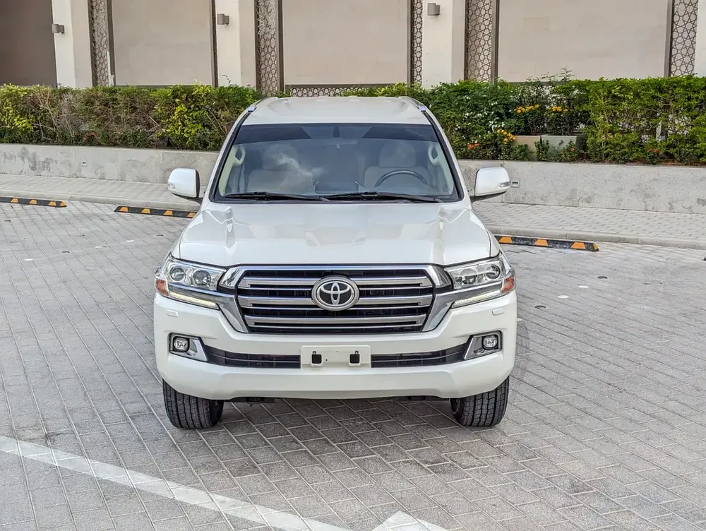 TOYOTA LAND CRUISER 2019 DIESEL V8 D-4D GCC ACCIDENT FREE IN EXCELLENT CONDITION - Image 20