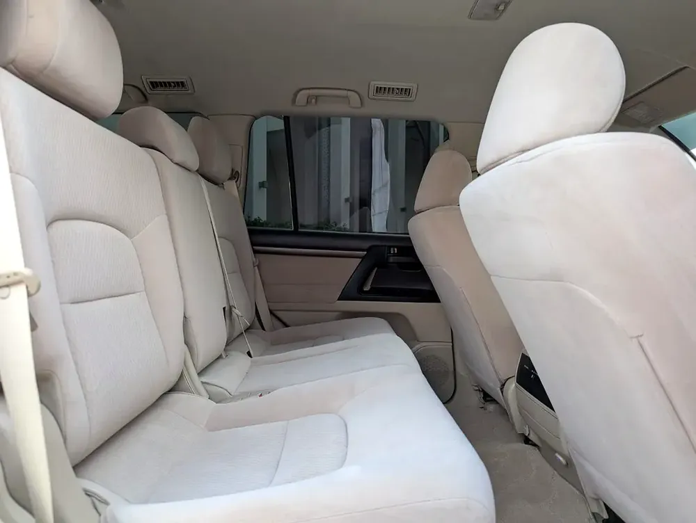TOYOTA LAND CRUISER 2019 DIESEL V8 D-4D GCC ACCIDENT FREE IN EXCELLENT CONDITION - Image 6