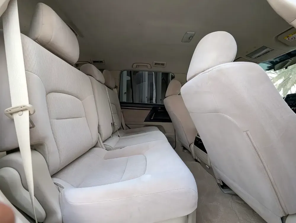 TOYOTA LAND CRUISER 2019 DIESEL V8 D-4D GCC ACCIDENT FREE IN EXCELLENT CONDITION - Image 7