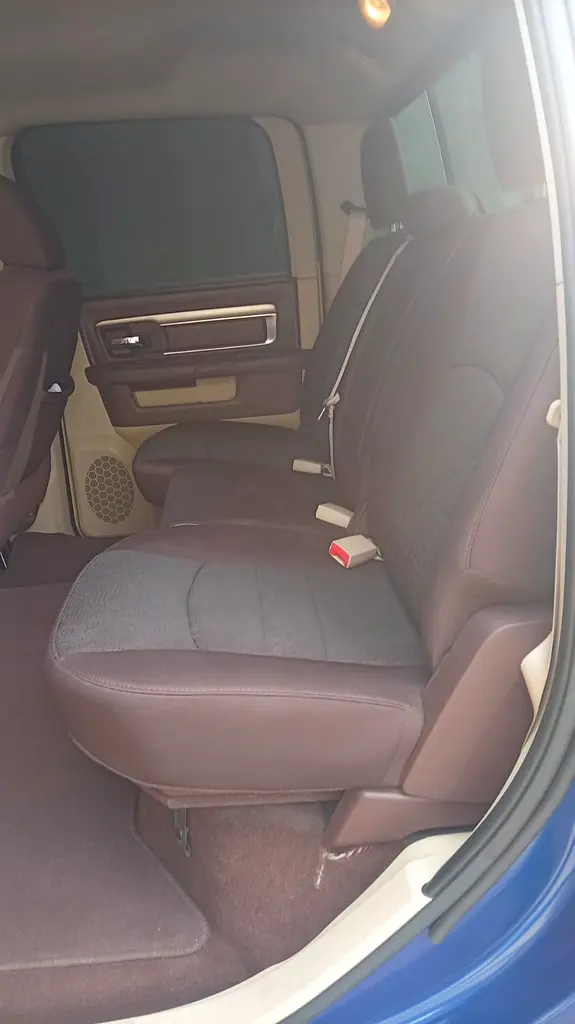 RAM 1500 2015 GCC SPECS FULLY LOADED LADY DRIVEN - Image 12
