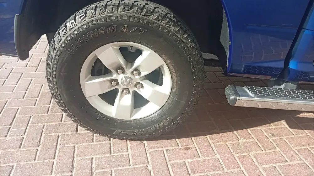 RAM 1500 2015 GCC SPECS FULLY LOADED LADY DRIVEN - Image 17