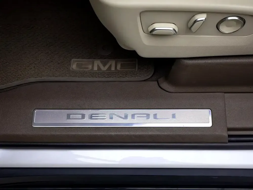 2023 | GMC | Yukon | Denali | GCC Spec | With Warranty - Image 19