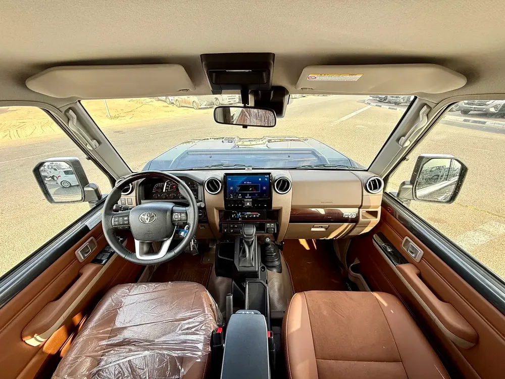 2025 Toyota Land Cruiser 70 Series LC 79 Base - GCC Specs - Brand New! - Image 10