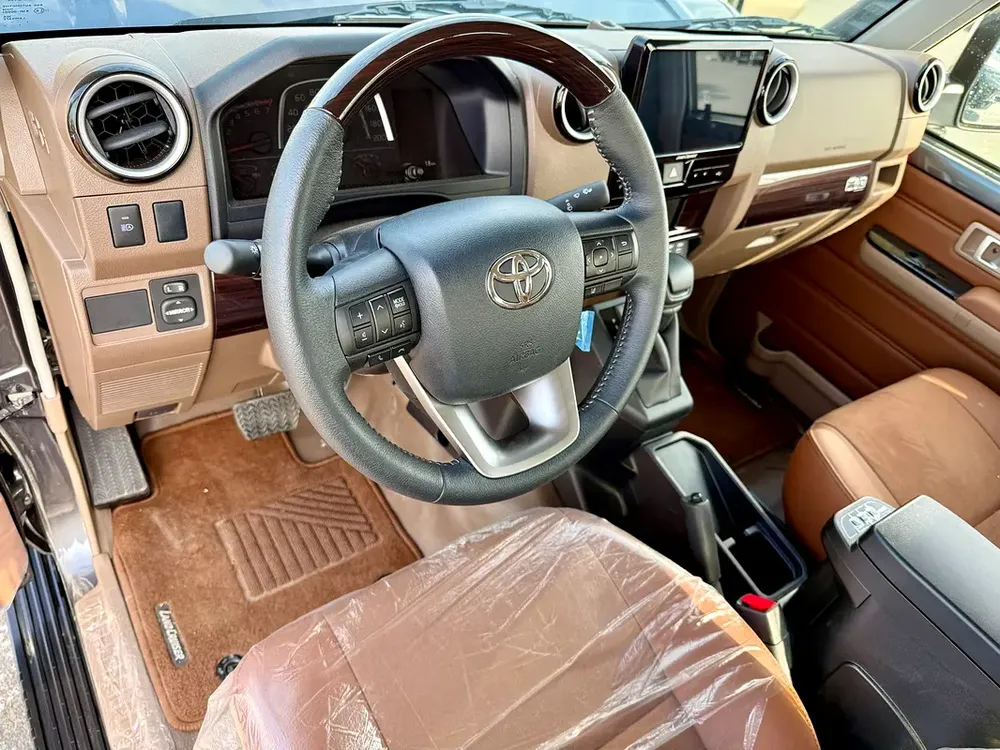2025 Toyota Land Cruiser 70 Series LC 79 Base - GCC Specs - Brand New! - Image 11