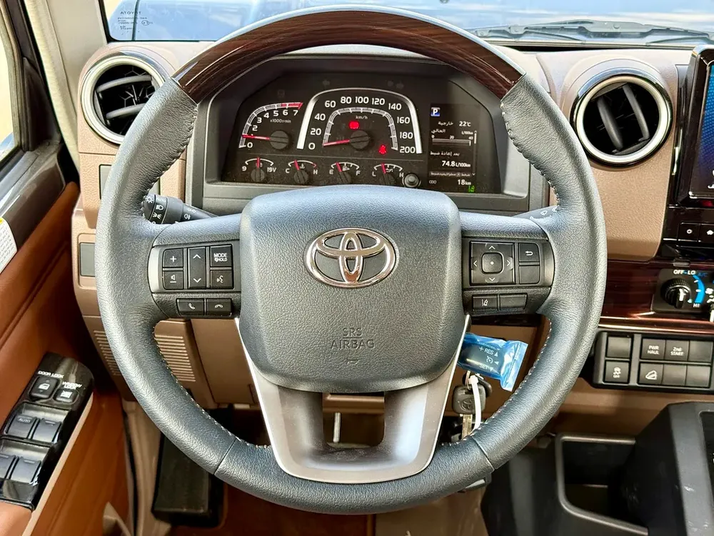 2025 Toyota Land Cruiser 70 Series LC 79 Base - GCC Specs - Brand New! - Image 12