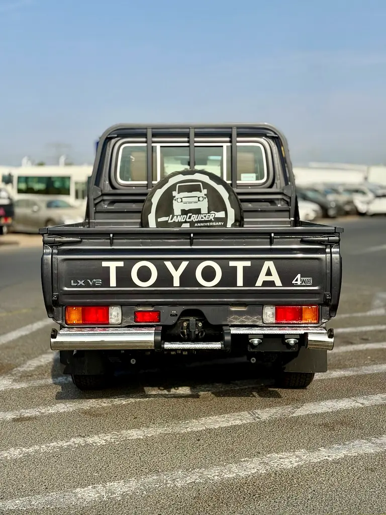2025 Toyota Land Cruiser 70 Series LC 79 Base - GCC Specs - Brand New! - Image 4