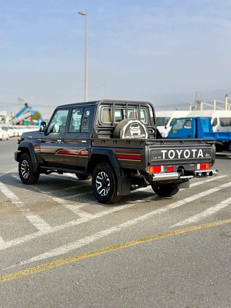 2025 Toyota Land Cruiser 70 Series LC 79 Base - GCC Specs - Brand New! - Image 5
