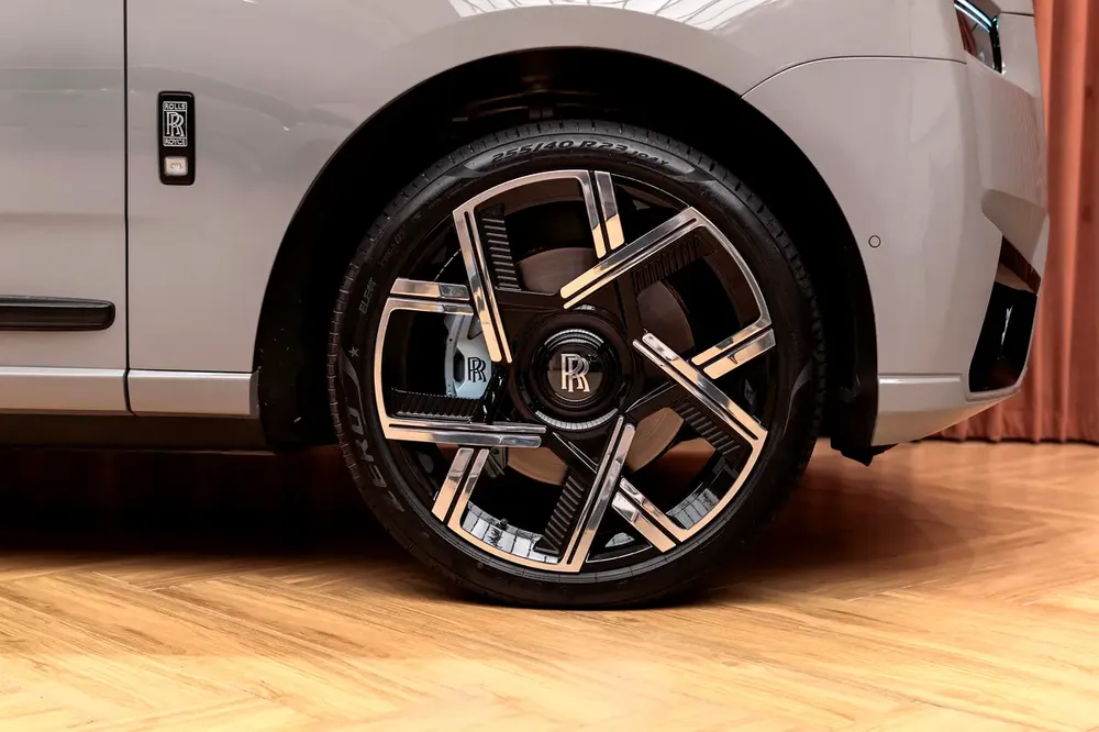 ROLLS ROYCE CULLINAN | FACELIFT | LOW KILOMETER - Image 6