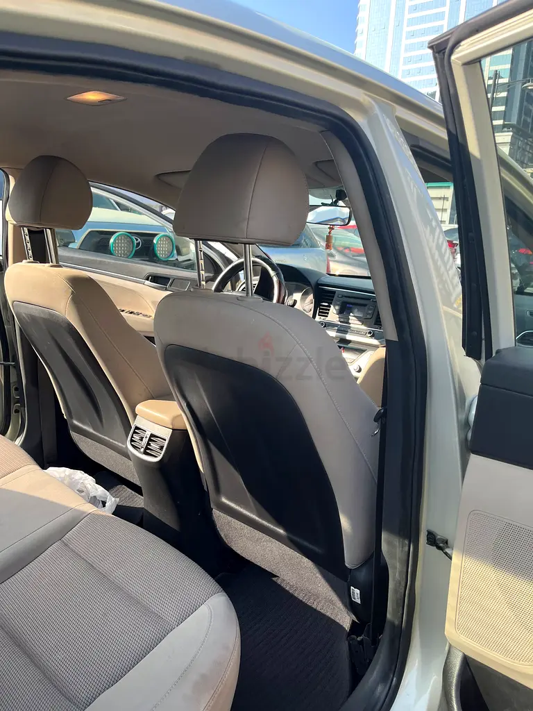For Sale: Hyundai Elantra 2016 – Excellent Condition | First Owner | GCC Specs - Image 9