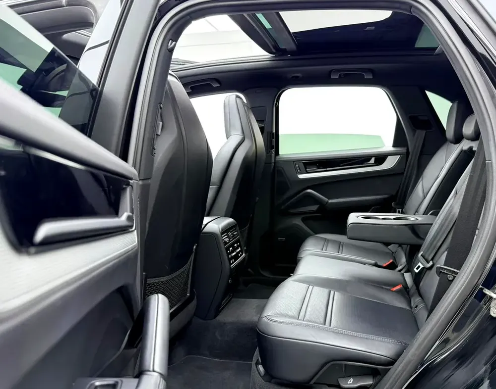 2024 Porsche Cayenne Coupe, Warranty, Service History, Low Km, Excellent condition, American - Image 17