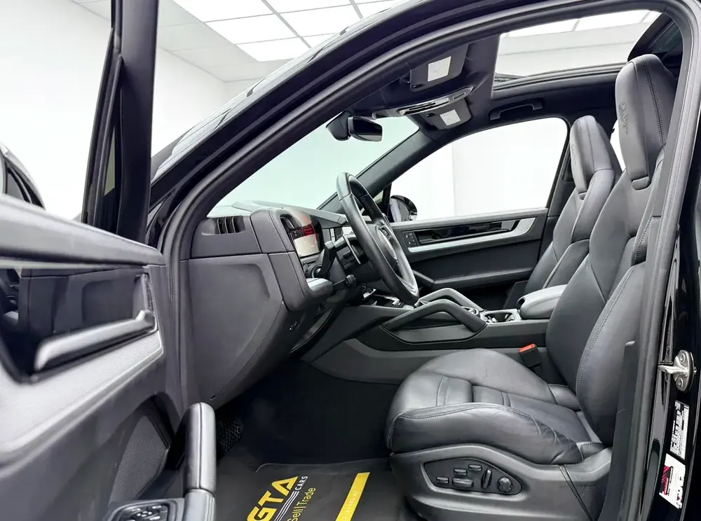 2024 Porsche Cayenne Coupe, Warranty, Service History, Low Km, Excellent condition, American - Image 8