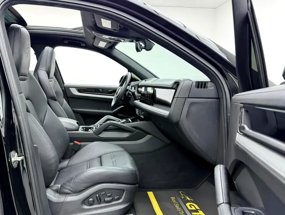 2024 Porsche Cayenne Coupe, Warranty, Service History, Low Km, Excellent condition, American - Image 9