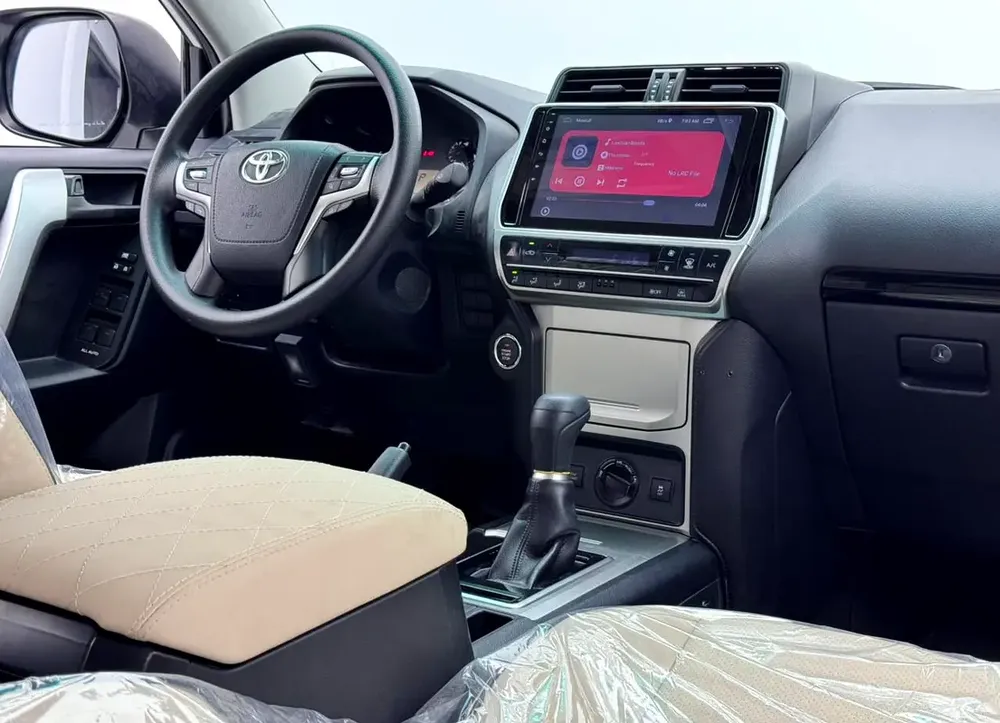 2018 Toyota Prado TX, Full Service History, Excellent Condition, GCC - Image 14