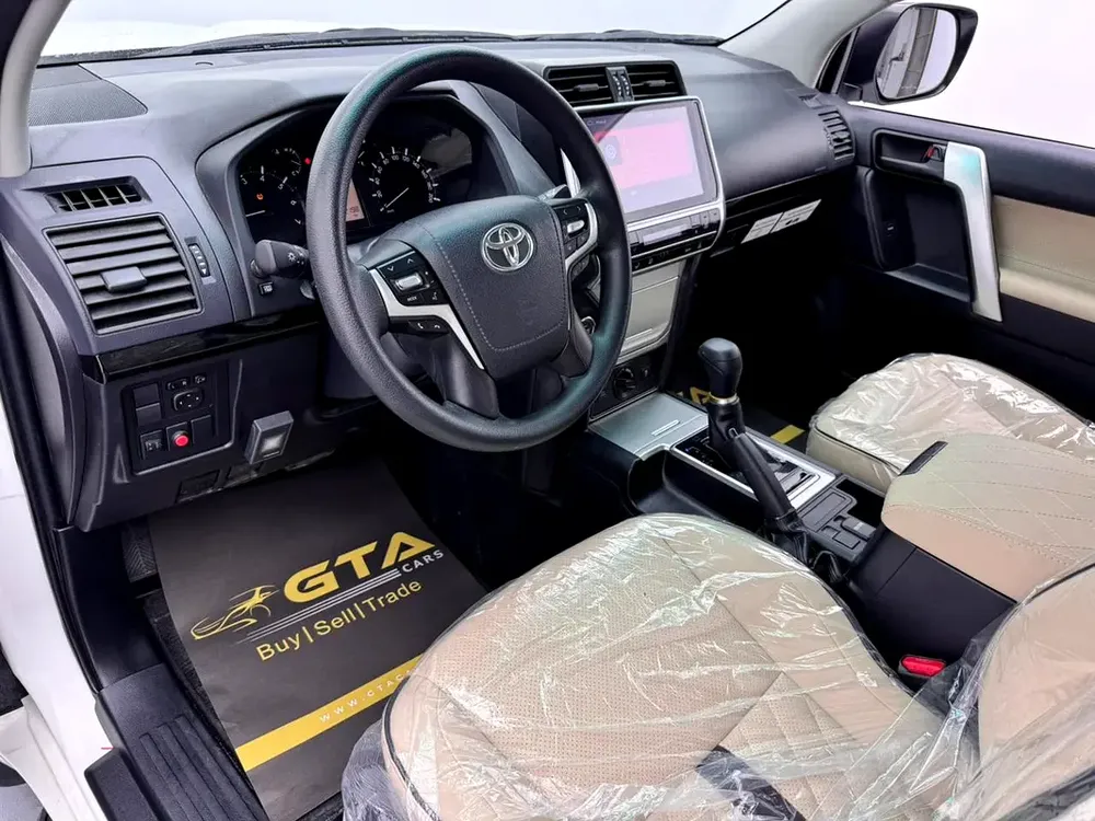 2018 Toyota Prado TX, Full Service History, Excellent Condition, GCC - Image 18