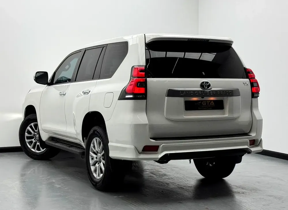 2018 Toyota Prado TX, Full Service History, Excellent Condition, GCC - Image 4