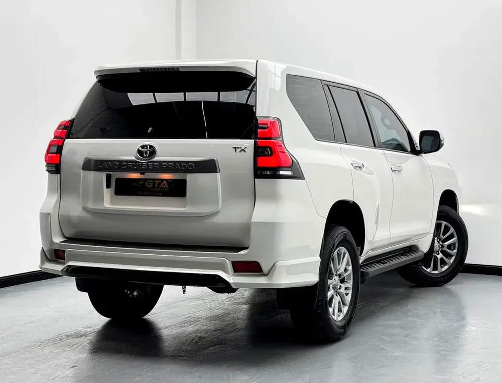 2018 Toyota Prado TX, Full Service History, Excellent Condition, GCC - Image 6