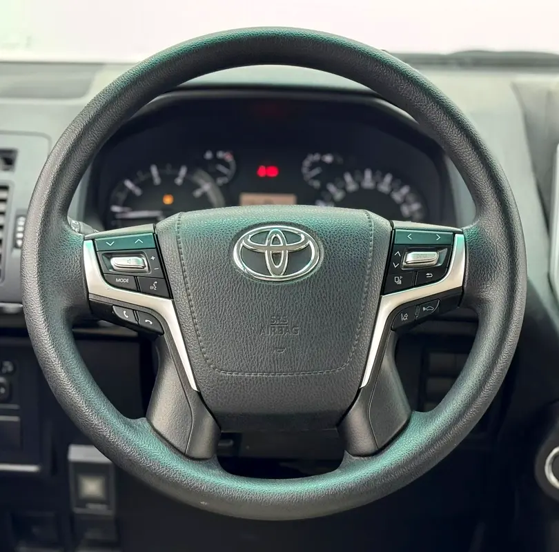 2018 Toyota Prado TX, Full Service History, Excellent Condition, GCC - Image 9