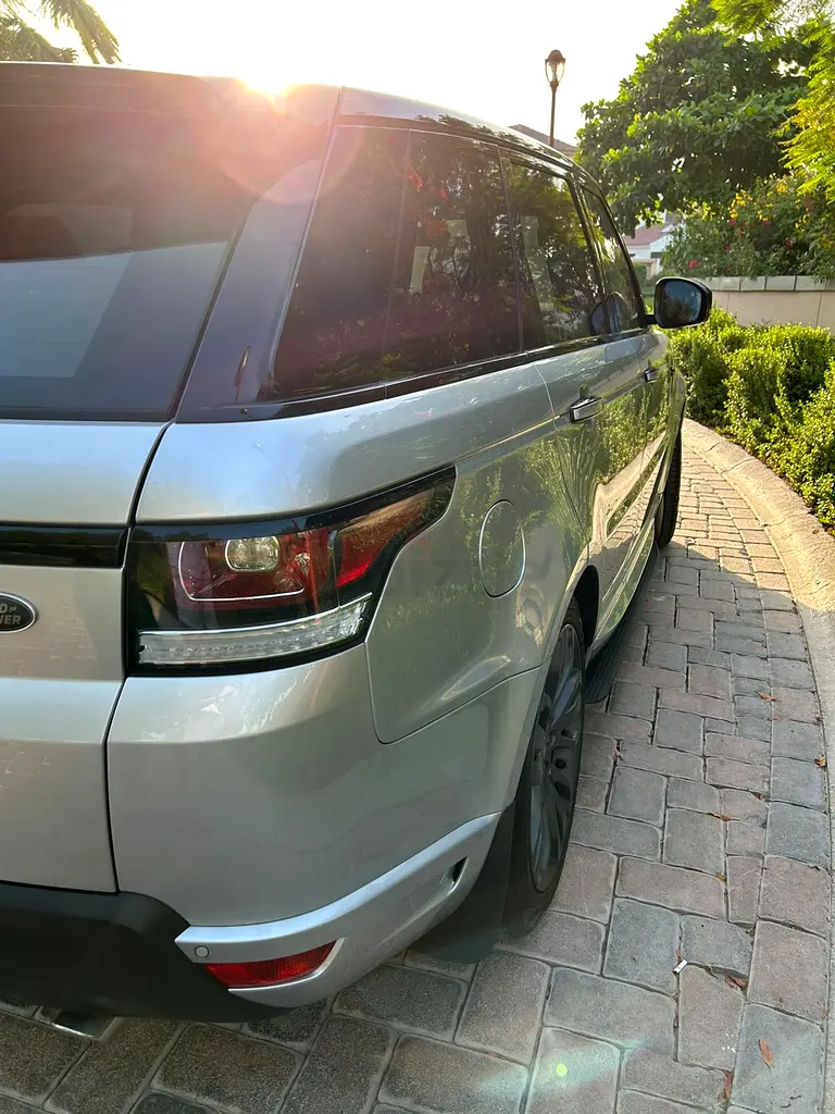 Land Rover Range Rover Sport HST 2016 | GCC Specs | Low Mileage | Pristine Condition - Image 11