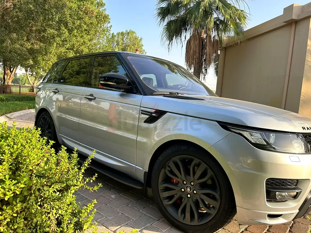 Land Rover Range Rover Sport HST 2016 | GCC Specs | Low Mileage | Pristine Condition - Image 4