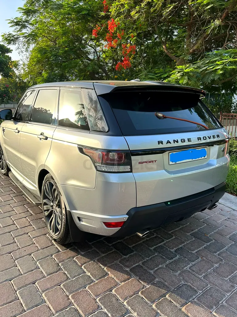 Land Rover Range Rover Sport HST 2016 | GCC Specs | Low Mileage | Pristine Condition - Image 5
