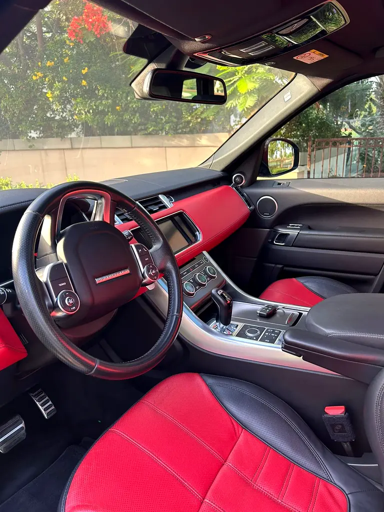Land Rover Range Rover Sport HST 2016 | GCC Specs | Low Mileage | Pristine Condition - Image 6