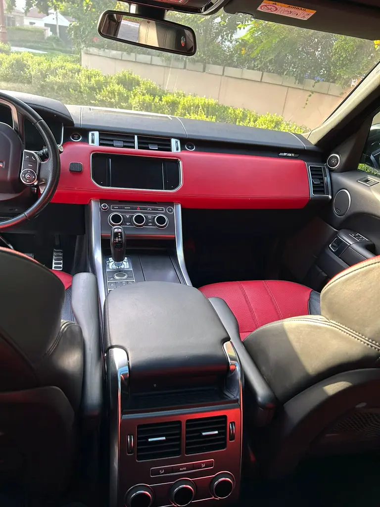 Land Rover Range Rover Sport HST 2016 | GCC Specs | Low Mileage | Pristine Condition - Image 7