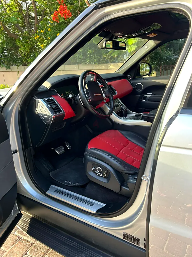 Land Rover Range Rover Sport HST 2016 | GCC Specs | Low Mileage | Pristine Condition - Image 8