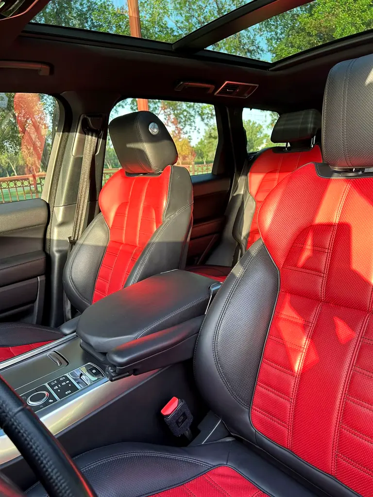 Land Rover Range Rover Sport HST 2016 | GCC Specs | Low Mileage | Pristine Condition - Image 9