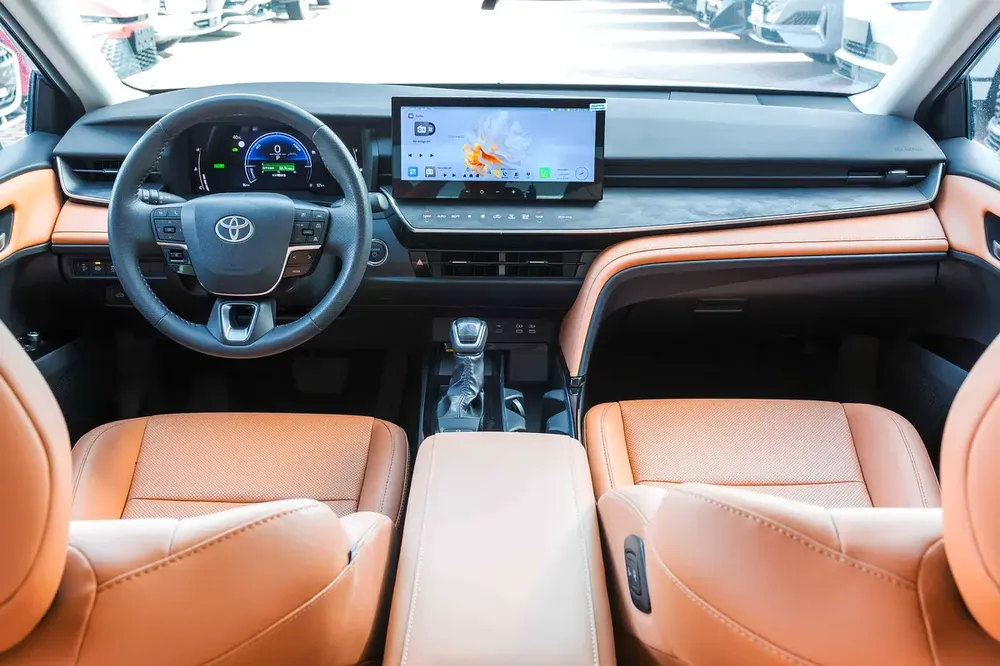 Toyota Camry Elite 2.0 HEV 2024 (White&Tan) FOR EXPORT - Image 10