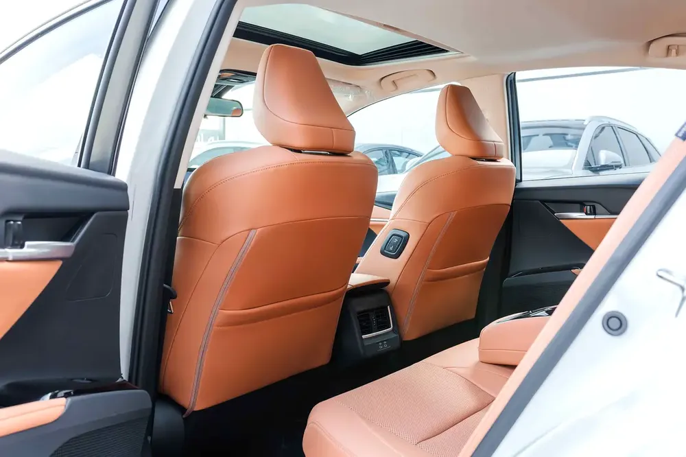 Toyota Camry Elite 2.0 HEV 2024 (White&Tan) FOR EXPORT - Image 17