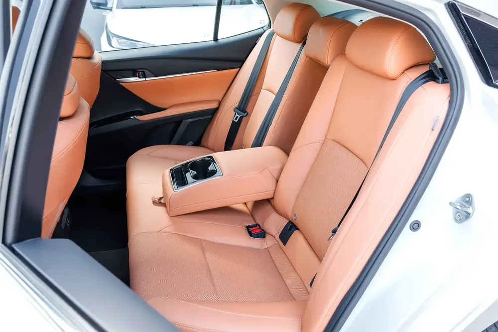 Toyota Camry Elite 2.0 HEV 2024 (White&Tan) FOR EXPORT - Image 19