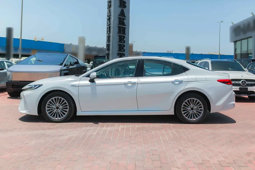 Toyota Camry Elite 2.0 HEV 2024 (White&Tan) FOR EXPORT - Image 20