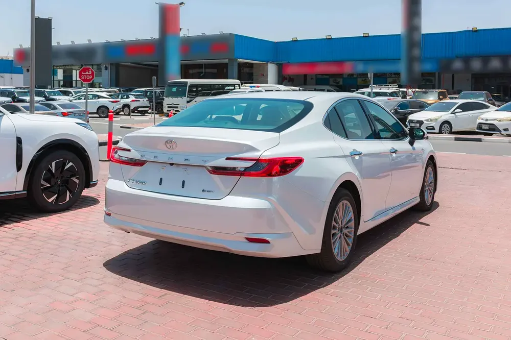 Toyota Camry Elite 2.0 HEV 2024 (White&Tan) FOR EXPORT - Image 4
