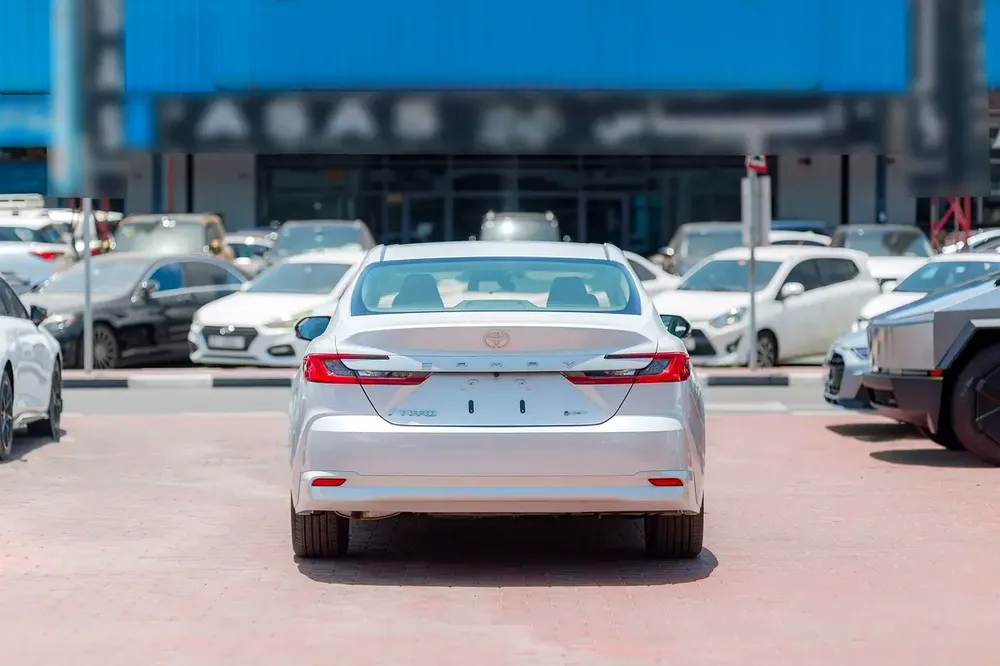 Toyota Camry Elite 2.0 HEV 2024 (White&Tan) FOR EXPORT - Image 5