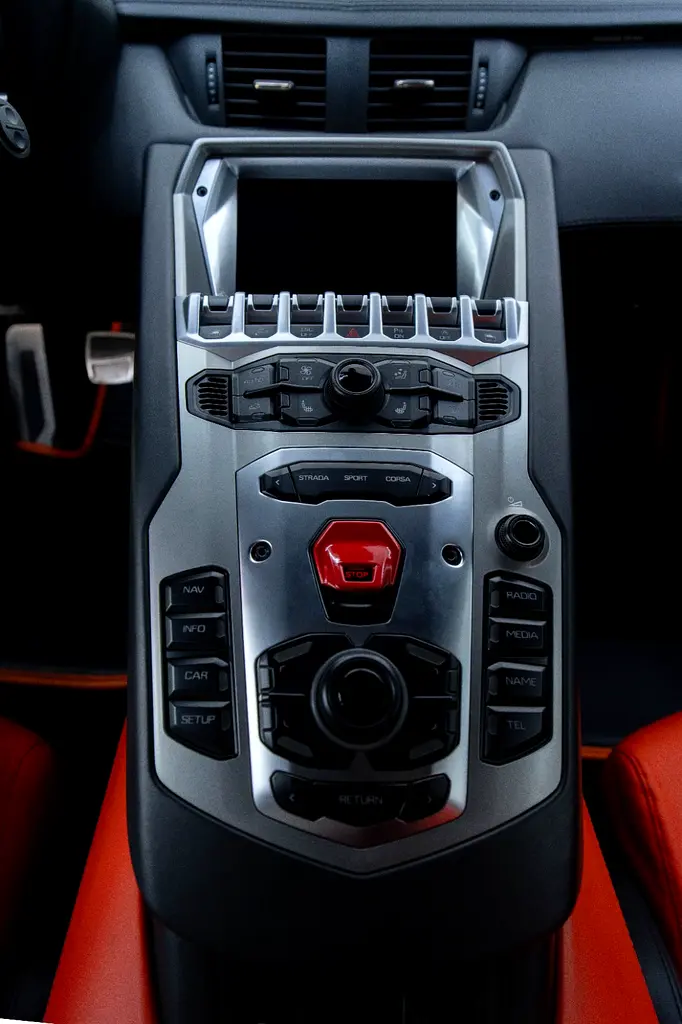 2014 Lamborghini Aventador | GCC Specs | Low Mileage - Image 9