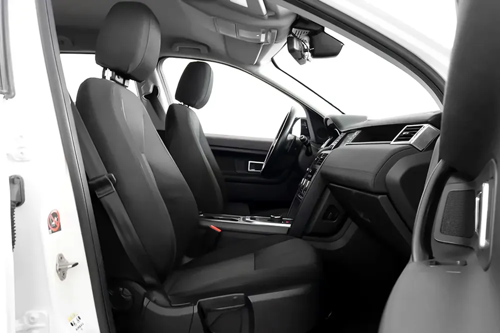 2,016 AED / 36 months | 0% DP | 2019 Land Rover Discovery Sport / Full-Service History - Image 7