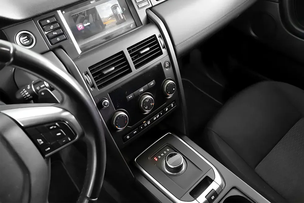 2,016 AED / 36 months | 0% DP | 2019 Land Rover Discovery Sport / Full-Service History - Image 9