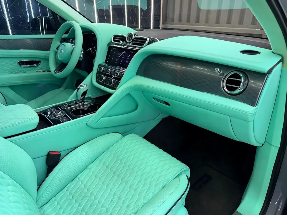 Bentley Bentayga V8 | First Edition | Rare Interior | GCC  | Original Paint - Image 10