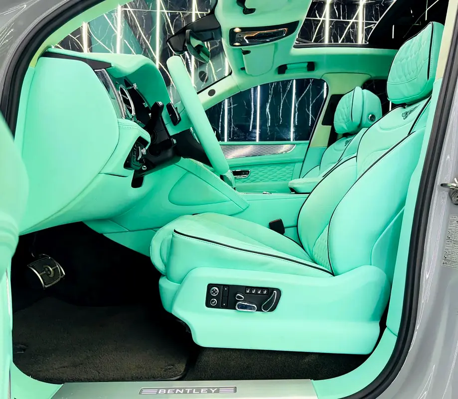 Bentley Bentayga V8 | First Edition | Rare Interior | GCC  | Original Paint - Image 12