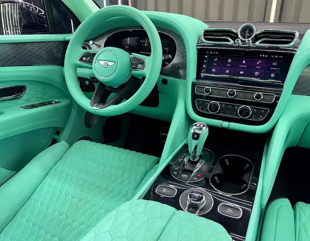 Bentley Bentayga V8 | First Edition | Rare Interior | GCC  | Original Paint - Image 16