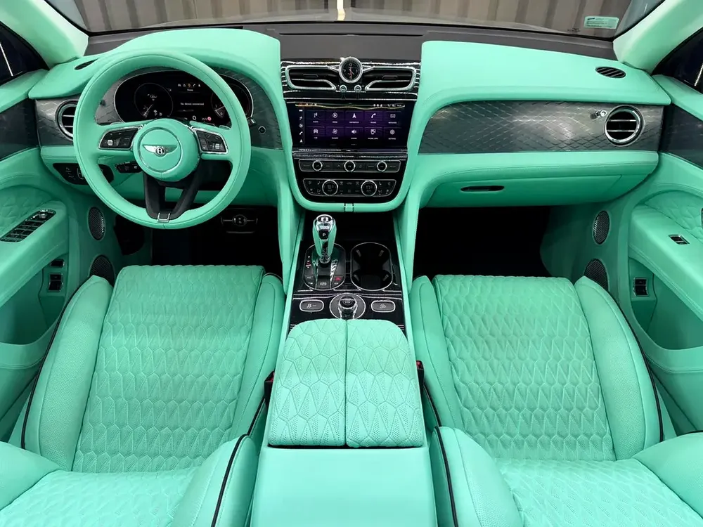 Bentley Bentayga V8 | First Edition | Rare Interior | GCC  | Original Paint - Image 17