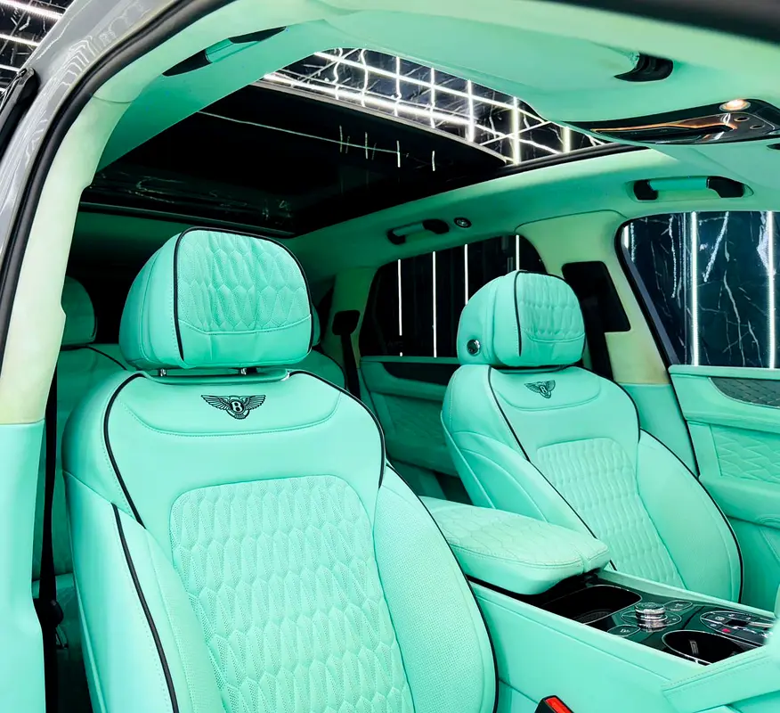 Bentley Bentayga V8 | First Edition | Rare Interior | GCC  | Original Paint - Image 18